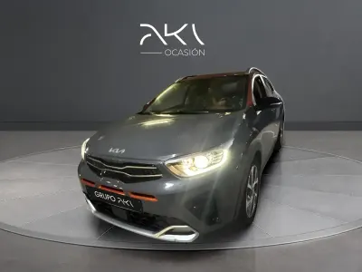 Usado Kia Stonic GT-Line 100 CV (73 kW) 2022 Gris SUV