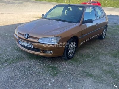 Usado Peugeot 306 90 CV (66 kW) 1999 Naranja Berlina