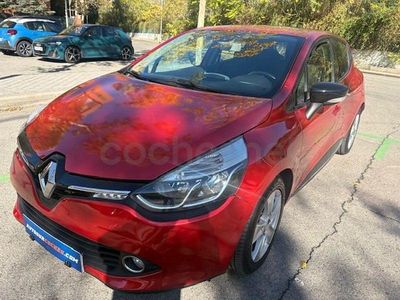 Usado Renault Clio IV Dynamique 90 CV (66 kW) 2014 Granate Berlina