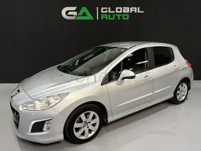 Usado Peugeot 308 Allure 120 CV (88 kW) 2012 Gris / plata Berlina