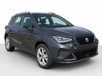 Usado Seat Arona FR 115 CV (84 kW) 2025 Gris / plata SUV