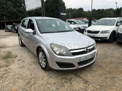 Usado Opel Astra Cosmo 100 CV (73 kW) 2006 Gris / plata Berlina