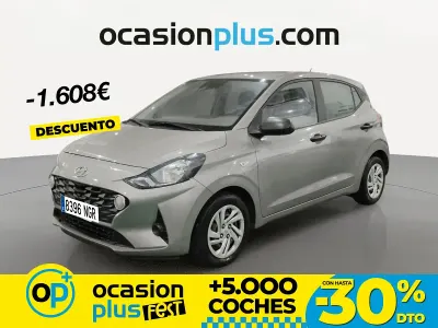 Usado Hyundai i10 67 CV (49 kW) 2022 Gris Utilitario