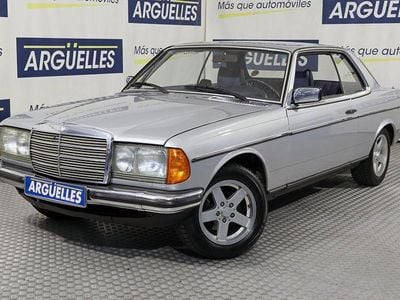 Usado Mercedes C280 114 kW (156 CV) 1979 Gris Coupe
