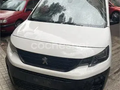 Käytetty Peugeot Partner Tepee Access 100 HP (73 kW) 2016 Valkoinen Tila-auto