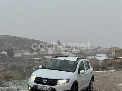 Usado Dacia Sandero Stepway 90 CV (66 kW) 2015 Blanco Berlina