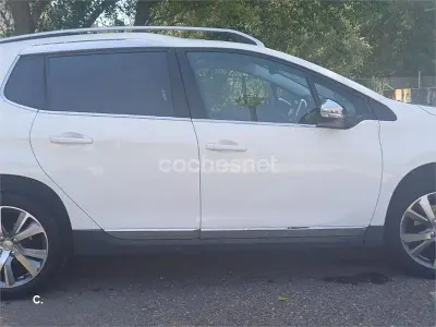 Usado Peugeot 2008 Allure 110 CV (80 kW) 2016 Blanco SUV