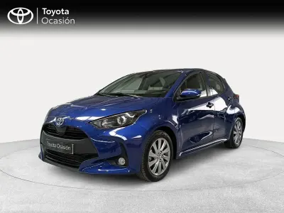 Usado Toyota Yaris Hybrid Active 116 CV (85 kW) 2024 Azul Berlina
