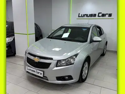 Usado Chevrolet Cruze LT 163 CV (119 kW) 2012 Gris / plata Berlina
