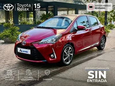 Usado Toyota Yaris Hybrid Advance 100 CV (73 kW) 2017 Granate Berlina