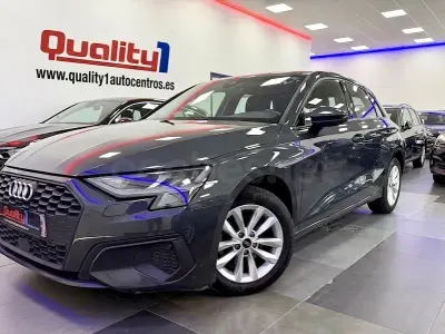 Usado Audi A3 116 CV (85 kW) 2023 Gris / plata Berlina