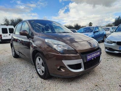 Usado Renault Scénic III Bose Edition 130 CV (95 kW) 2011 Marrón Monovolumen