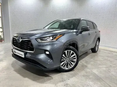 Usado Toyota Highlander Advance 246 CV (180 kW) 2022 Gris / plata SUV