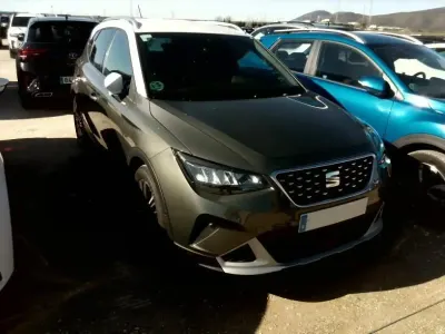 Usado Seat Arona Xperience 115 CV (84 kW) 2025 Gris/plata SUV
