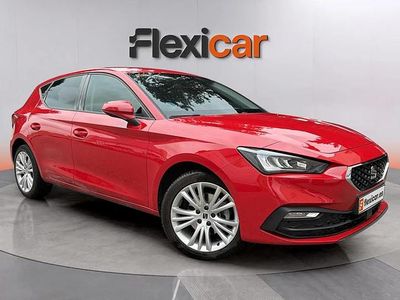 Usado Seat Leon Style 131 CV (96 kW) 2021 Rojo Berlina