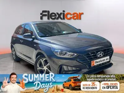 Usado Hyundai i30 120 CV (88 kW) 2021 Gris