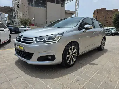 Usado Citroën C4 Exclusive 114 CV (83 kW) 2015 Gris / plata Berlina