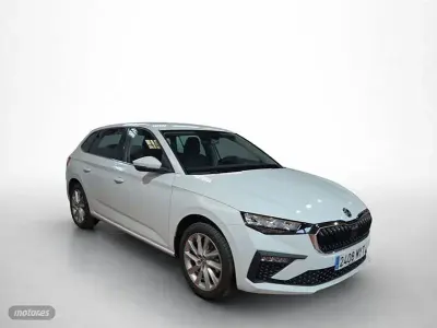 Usado Skoda Scala Selection 150 CV (110 kW) 2025 Blanco Utilitario