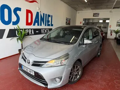Usado Toyota Verso Advance 147 CV (108 kW) 2014 Gris / plata Monovolumen