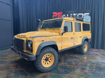 Usado Land Rover Defender SE 122 CV (89 kW) 2010 Amarillo Familiar