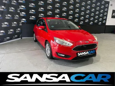 Używany Ford Focus Titanium 125 KM (91 kW) 2015 Czerwony Sedan/Limuzyna