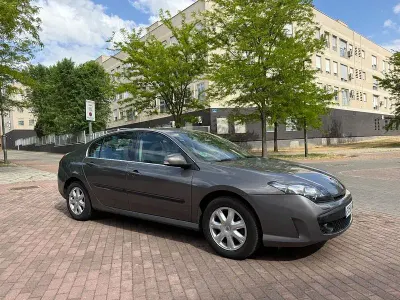 Begagnad Renault Laguna III Expression 140 HK (102 kW) 2010 Grå Sedan