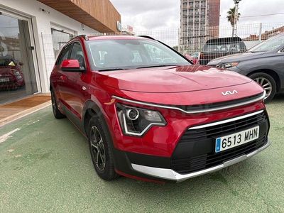 Granate Usado 2023 Kia Niro SUV | 21.875 € (Precio justo)