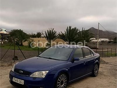Usado Ford Mondeo ST 220 CV (161 kW) 2003 Azul Berlina