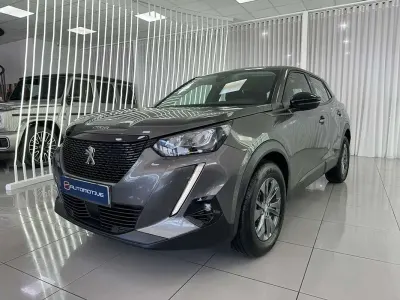 Usado Peugeot 2008 Active 109 CV (80 kW) 2022 Gris SUV