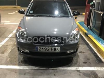 Gris / plata Usado 2008 Hyundai Accent Berlina | 4500 €