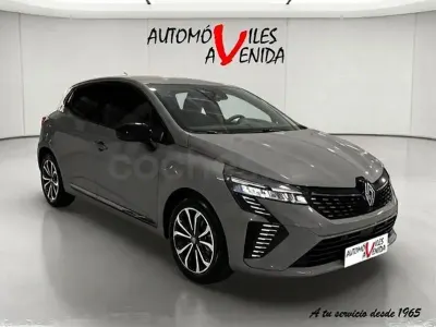 Usado Renault Clio V Techno 100 CV (73 kW) 2024 Gris / plata Berlina