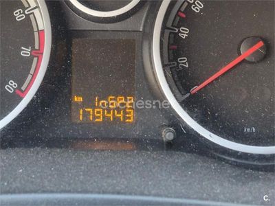 Gris / plata Usado 2013 Opel Corsa Selective Berlina | 1900 €