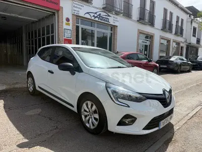 Używany Renault Clio V Business 86 KM (63 kW) 2021 Biały Hatchback