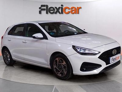 Usado Hyundai i30 120 CV (88 kW) 2024 Blanco Berlina