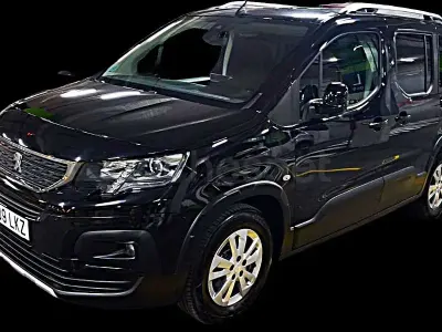 Occasion Peugeot Rifter Allure 100 PK (73 kW) 2020 Zwart MPV