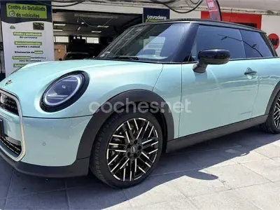 Usado Mini Cooper Favoured 114 kW (156 CV) 2025 Verde Utilitario
