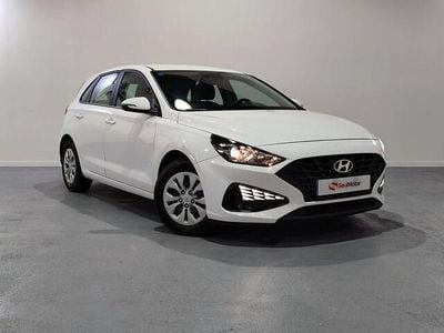 Usado Hyundai i30 110 CV (80 kW) 2022 Blanco Berlina