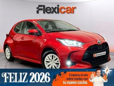Rojo Usado 2023 Toyota Yaris Hybrid Active Berlina | 18.990 € (Buen precio)