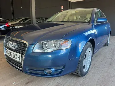 Usado Audi A4 130 CV (95 kW) 2006 Azul Berlina
