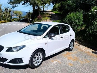 Usado Seat Ibiza Reference 90 CV (66 kW) 2012 Blanco Berlina