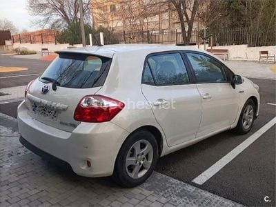 Usado Toyota Auris Hybrid Active 135 CV (99 kW) 2011 Blanco Berlina