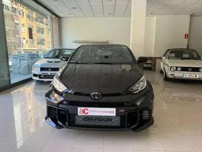 Usado Toyota Yaris 280 CV (205 kW) 2025 Negro Utilitario