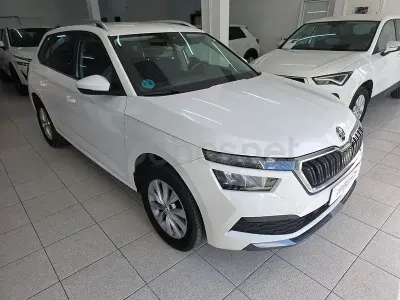 Usado Skoda Kamiq 110 CV (80 kW) 2022 Blanco SUV