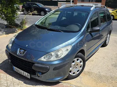 Usado Peugeot 307 110 CV (80 kW) 2007 Gris / plata Familiar