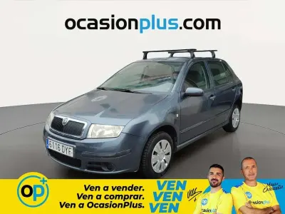 Usado Skoda Fabia 64 CV (47 kW) 2006 Gris Utilitario