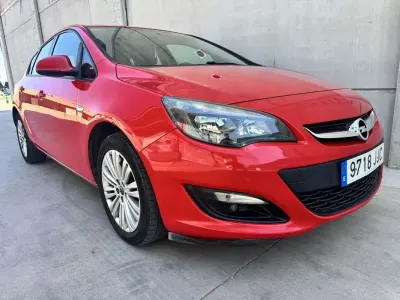 Usado Opel Astra Excellence 140 CV (102 kW) 2015 Utilitario