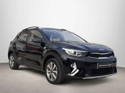 Usado Kia Stonic 101 CV (74 kW) 2022 Negro SUV