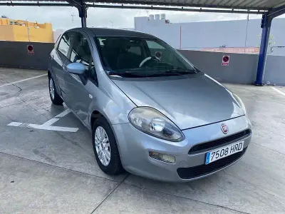 Usado Fiat Punto Lounge 69 CV (50 kW) 2013 Gris / plata Utilitario