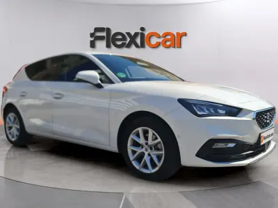 Usado Seat Leon Style 116 CV (85 kW) 2024 Blanco Berlina
