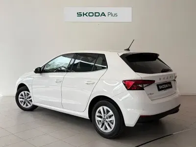 Usado Skoda Fabia Selection 80 CV (58 kW) 2025 Blanco Utilitario